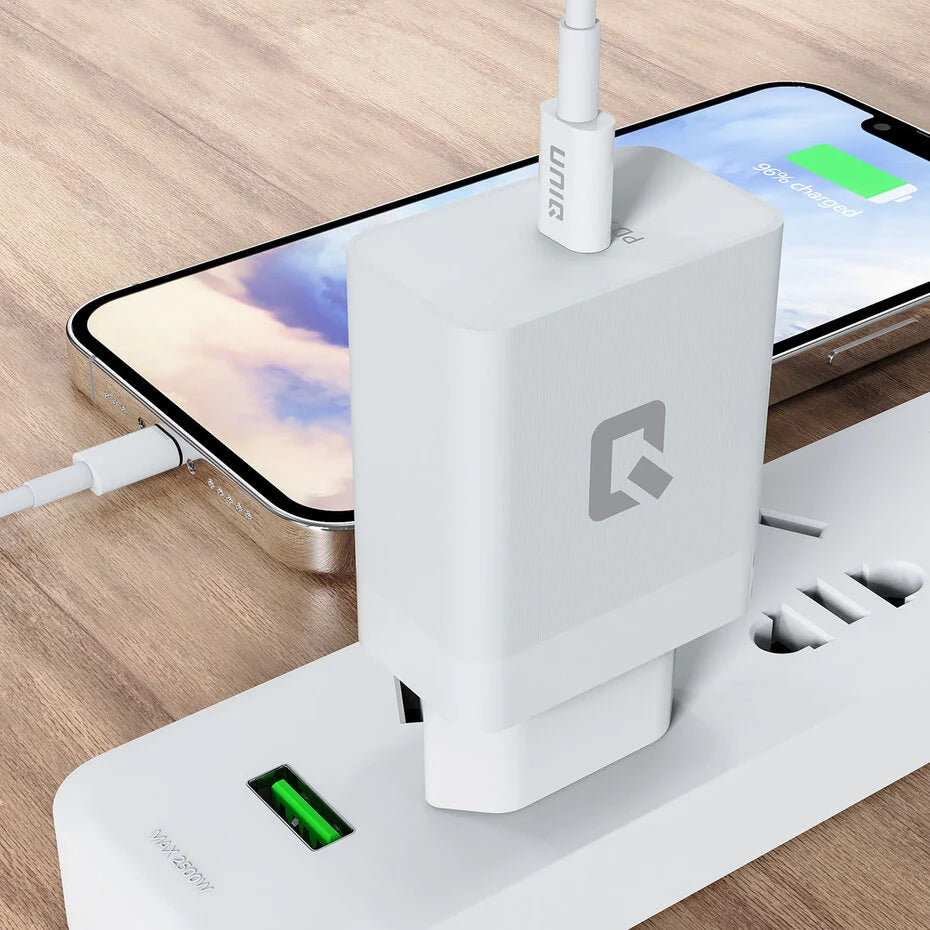 Fast Charger PD 25W - with Lightning to Type-C Cable - White